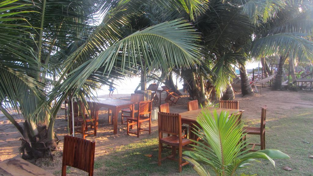 Shanika Beach Inn Tangalle Bagian luar foto