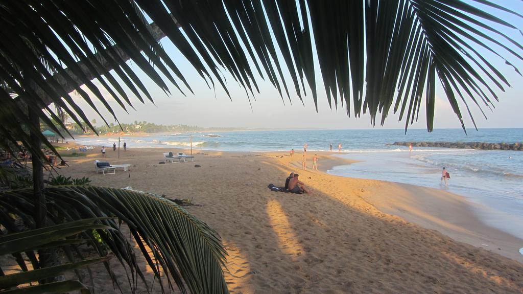 Shanika Beach Inn Tangalle Bagian luar foto