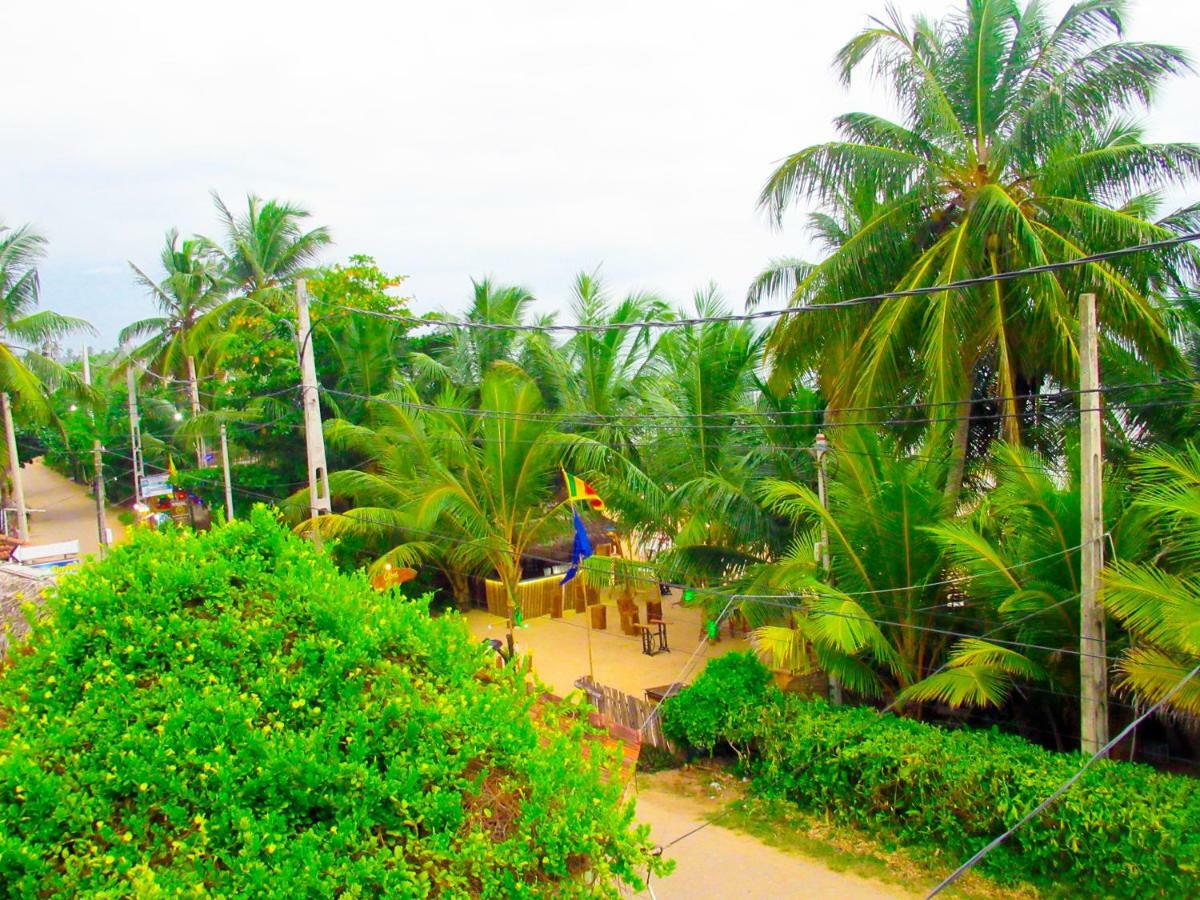 Shanika Beach Inn Tangalle Bagian luar foto