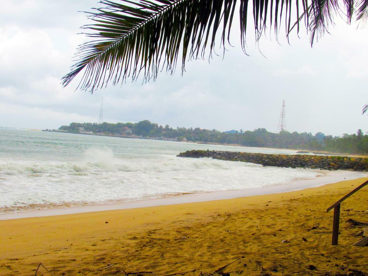 Shanika Beach Inn Tangalle Bagian luar foto