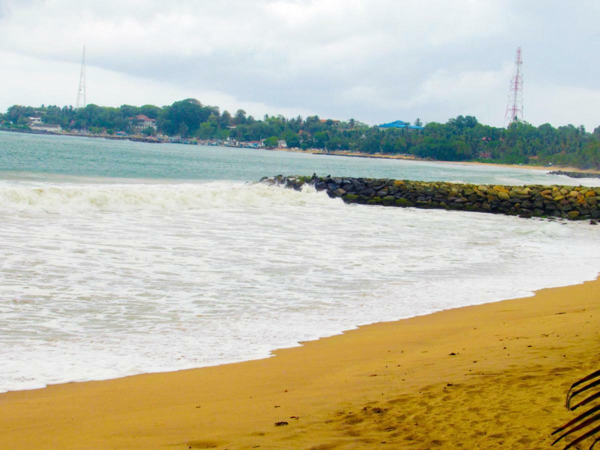 Shanika Beach Inn Tangalle Bagian luar foto