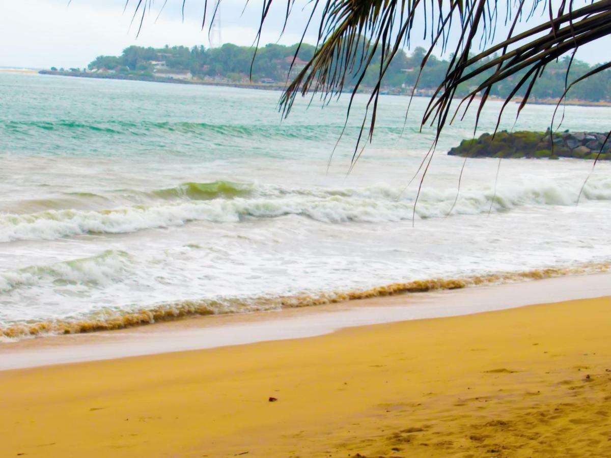 Shanika Beach Inn Tangalle Bagian luar foto